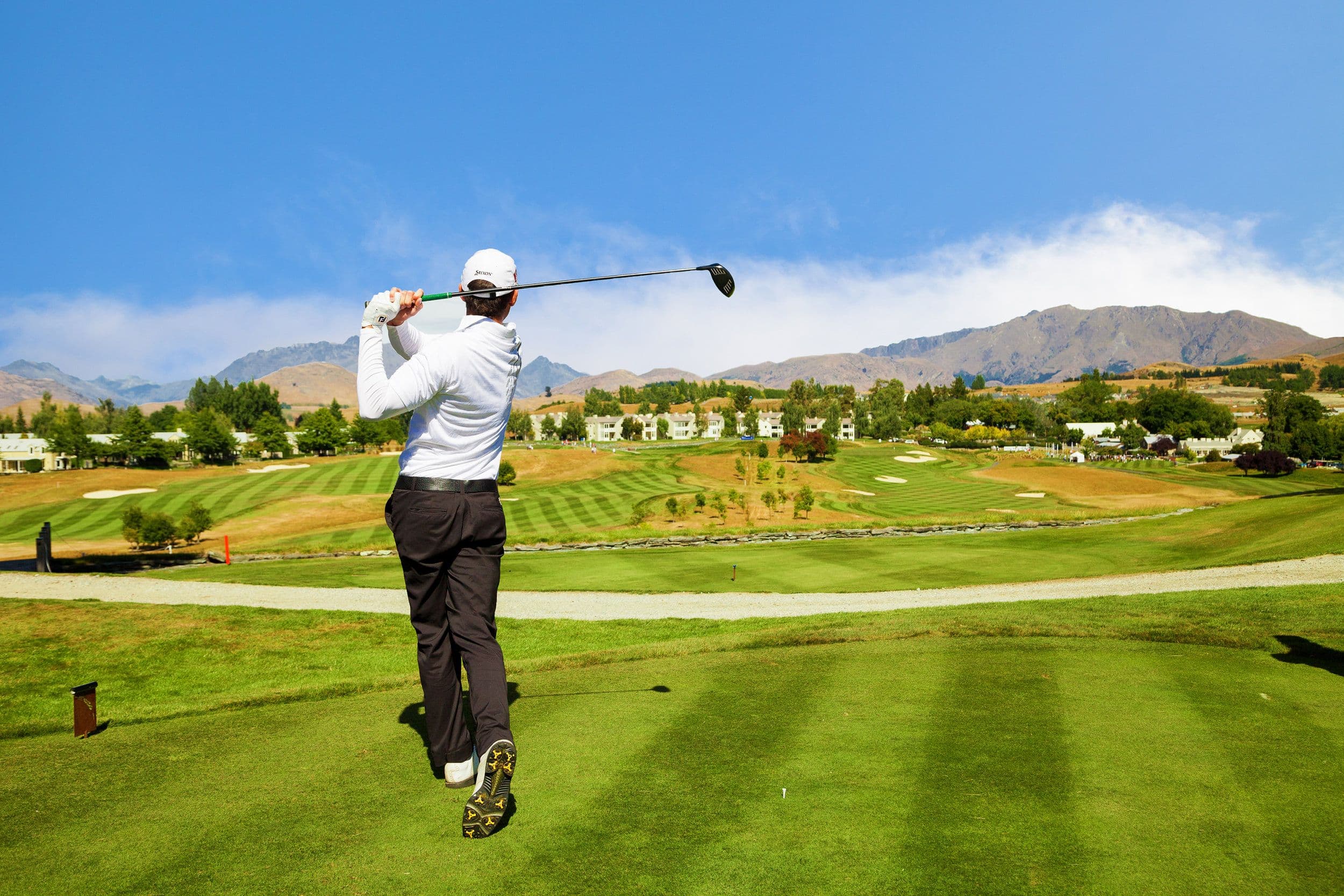 November Golf in Queenstown: Perfect Weather, Perfect Courses