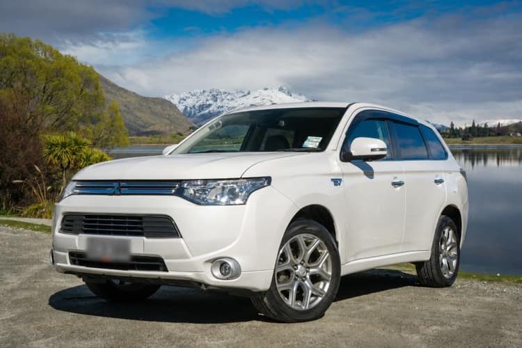 Hybrid SUV - Outlander